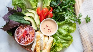 Bí quyết làm món gỏi cuốn rau củ ngon với sốt chấm bơ lạc
