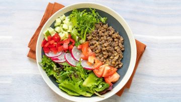 Nấu ăn healthy – Salad đậu lăng giàu protein bổ máu