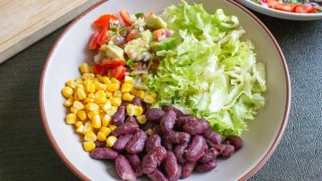 Salad đỗ trộn xốt salsa