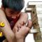 Tony | Thử Thách Lấy Chân Rút Gỗ – Jenga With Finger