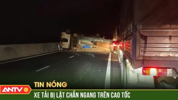 Xe tải nổ lốp lật ngang trên cao tốc Phan Thiết – Dầu Giây | ANTV