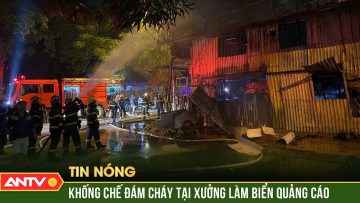 Xưởng làm biển quảng cáo bốc cháy trong đêm, lan sang 2 nhà liền kề| ANTV