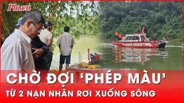 Chờ đợi ‘phép màu’ từ 2 nạn nhân vụ rơi xe rác xuống sông | Thời sự