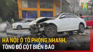 Hà Nội: Ô tô phóng nhanh, tông đổ cột biển báo | Tin tức