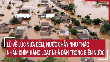 Lũ về lúc nửa đêm, nước chảy như thác nhấn chìm hàng loạt nhà dân trong biển nước