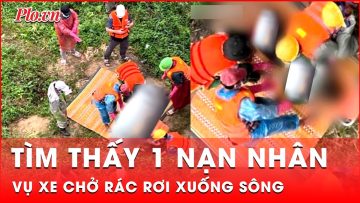 Tìm thấy thi thể 1 nạn nhân trong vụ hai người trên xe rác rơi xuống sông | Thời sự